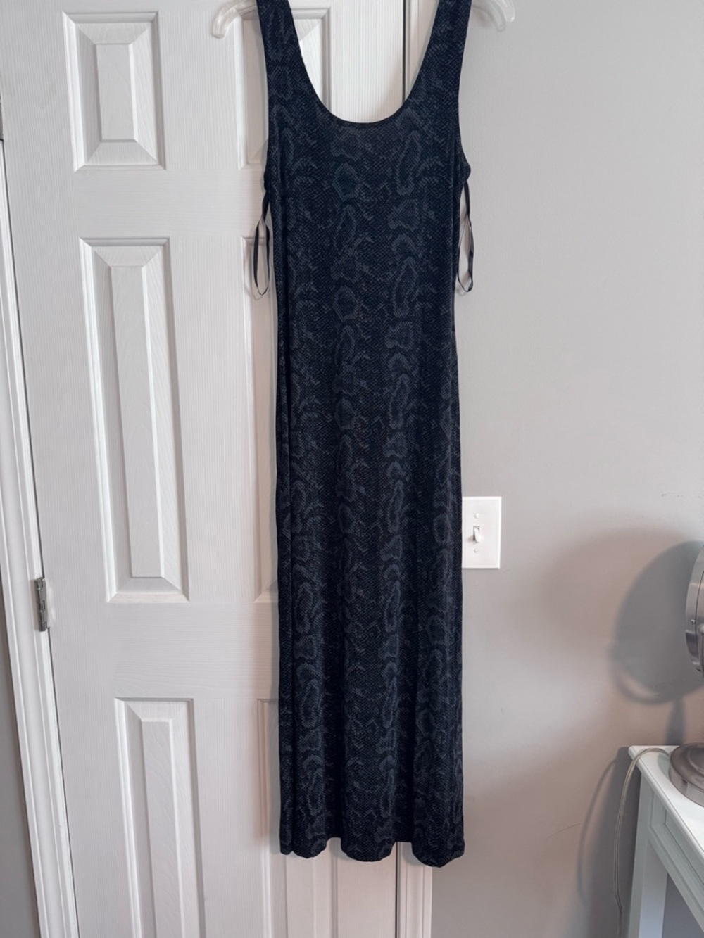 Vintage Scoop Neck Black Snake-Print Maxi Dress